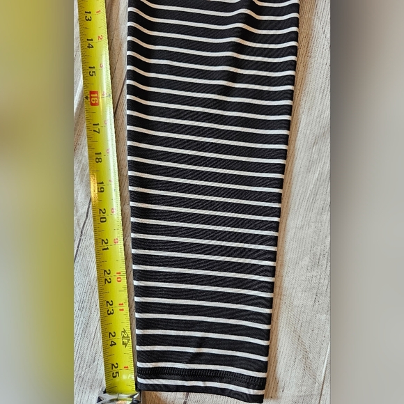 Scorpio Sol •Size Medium• Black White Striped 25.5 Inch Length Yoga Legging - Picture 2 of 6